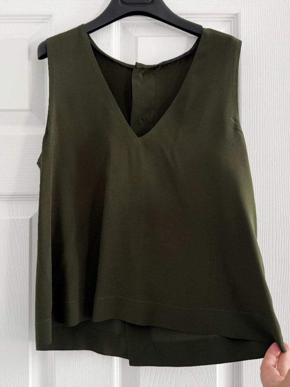 Jenni Kayne Sleeveless V-Neck Silk Top in Dark Green, size XS